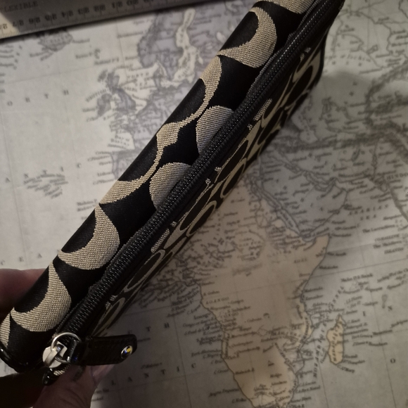 Coach Alexandra Signature Envelope Wallet - Picture 3 of 4